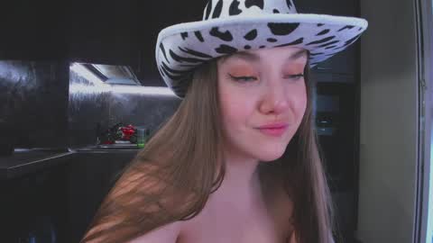 Alisa online show from April 19, 2026, 7:40 am