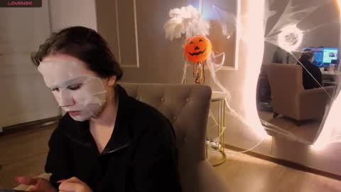 Alisia online show from October 15, 2025, 8:14 am