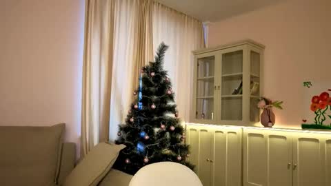 Alisia online show from January 6, 2026, 7:23 am