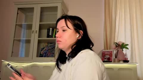 Alisia online show from March 27, 2026, 8:26 am