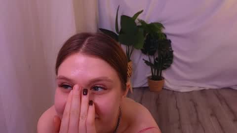 Alisia online show from December 20, 2024, 2:05 pm