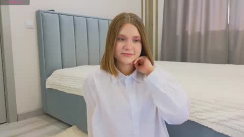 Alisia online show from July 28, 2026, 2:35 pm