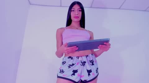 Alisia online show from December 3, 2024, 2:05 pm