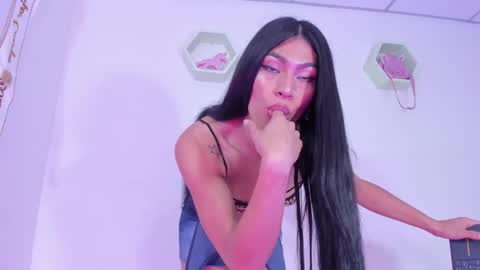 Alisia online show from December 7, 2024, 9:00 pm