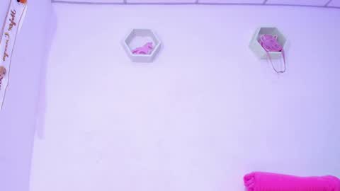 Alisia online show from December 9, 2024, 6:03 pm