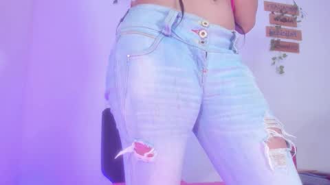 Alisia online show from November 17, 2025, 4:18 am