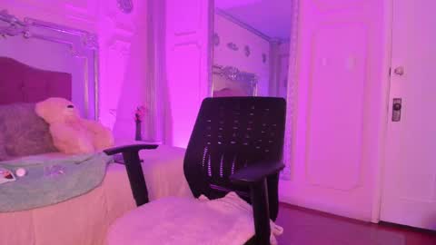 Alison Fishert online show from January 4, 2025, 12:05 pm