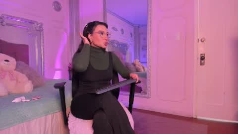 Alison Fishert online show from January 9, 2025, 11:58 am