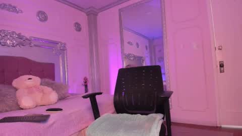 Alison Fishert online show from January 14, 2025, 11:42 am