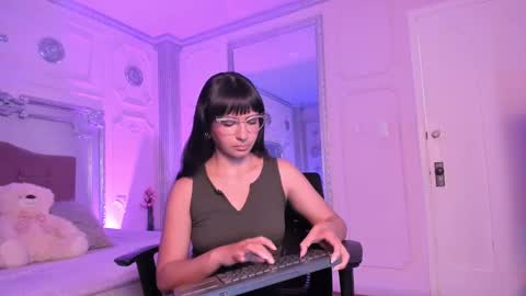 Alison Fishert online show from February 5, 2025, 11:44 am