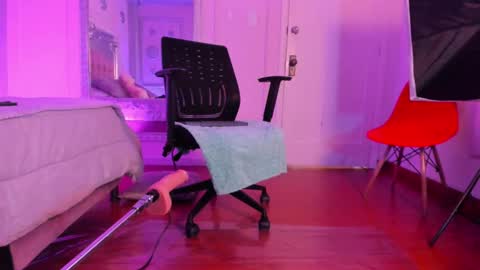 Alison Fishert online show from February 27, 2025, 2:54 pm