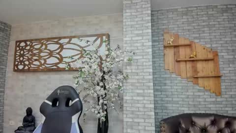 alisonn_doll online show from October 27, 2025, 2:43 pm