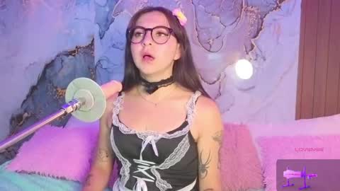 Mia online show from April 19, 2026, 8:22 pm