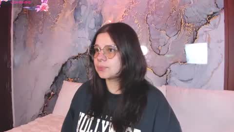 Snapshot of alissa_cute1 chatting on August 6, 2026, 2:57 am Mia online show from August 6, 2026, 2:57 am
