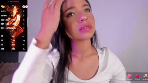 alissarose_1 online show from April 17, 2026, 11:19 pm