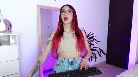 Snapshot of alissesallie_ chatting on January 24, 2025, 11:56 pm alissesallie_ online show from January 24, 2025, 11:56 pm