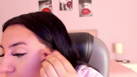 alisson__cortez online show from February 15, 2026, 12:14 pm