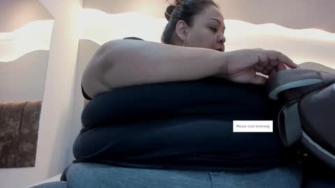 Alisson online show from November 3, 2025, 11:11 am