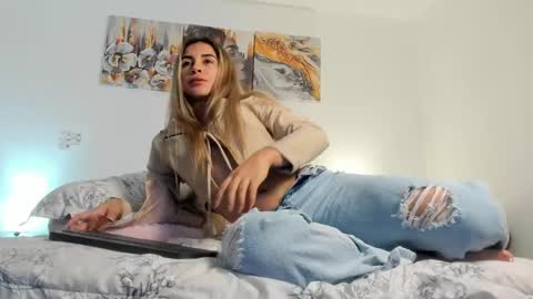 Goddess  online show from October 18, 2025, 3:42 am