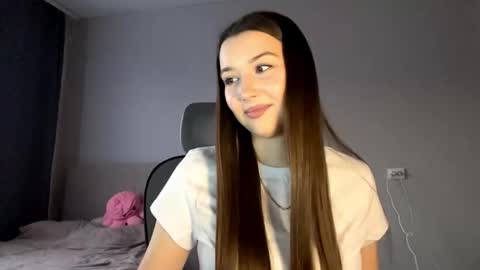 Annie online show from November 24, 2025, 10:04 am