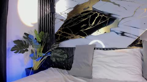 Snapshot of alivega_ chatting on April 23, 2026, 7:27 pm online show from April 23, 2026, 7:27 pm