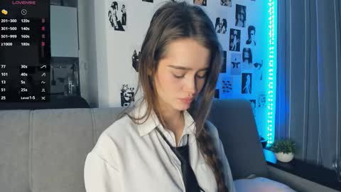 Alivia online show from November 12, 2025, 9:32 am