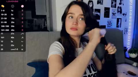 Alivia online show from December 2, 2025, 9:47 am