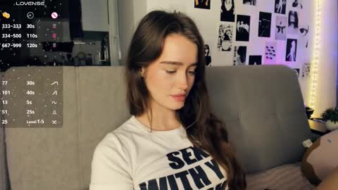 Alivia online show from December 17, 2025, 9:37 am