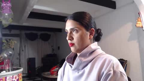 Alix online show from September 17, 2025, 1:18 am