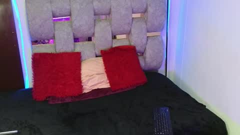 alix_kitty_ online show from December 13, 2025, 8:25 pm