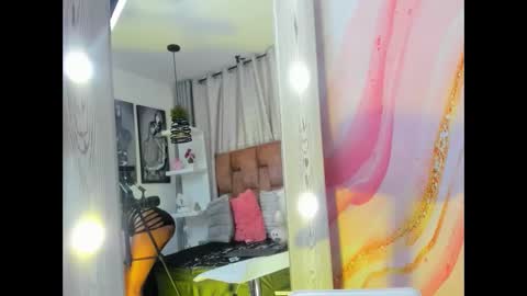 alix noa online show from November 19, 2025, 8:09 pm