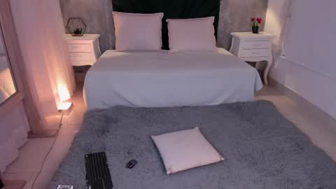  Alexis Etereo  online show from April 22, 2026, 7:48 pm