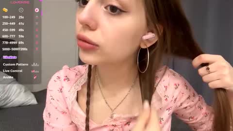 Snapshot of alizavigneau chatting on March 13, 2026, 7:42 pm Alice online show from March 13, 2026, 7:42 pm