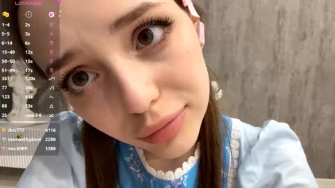 Snapshot of alizavigneau chatting on March 23, 2026, 7:40 pm Alice online show from March 23, 2026, 7:40 pm