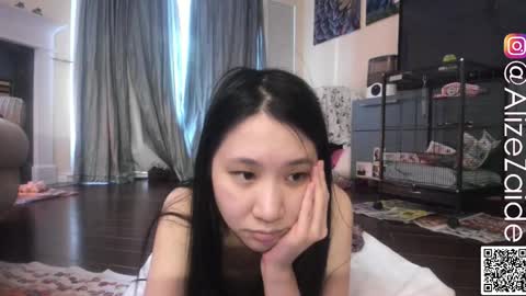 Alize Zaide online show from November 10, 2025, 9:36 pm