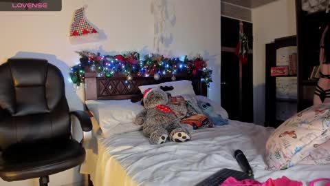 Andrea..... online show from December 23, 2024, 12:14 am