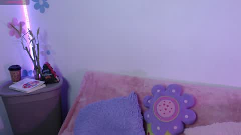 Lola online show from December 29, 2024, 9:30 pm