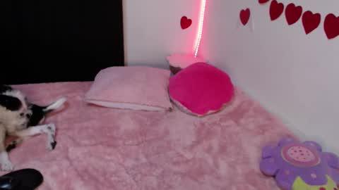 Lola online show from February 23, 2025, 1:02 am