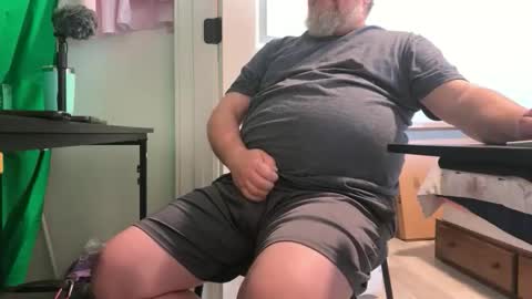 Allergictolove online show from October 7, 2025, 4:26 pm