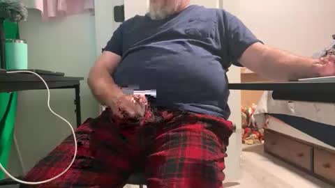 Allergictolove online show from November 5, 2025, 11:27 pm