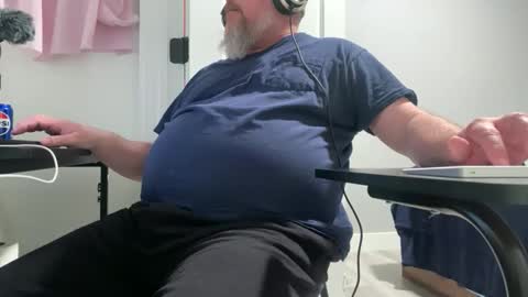 Allergictolove online show from April 3, 2026, 1:36 am