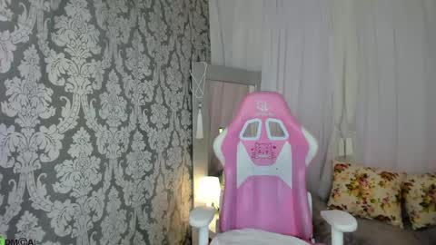 alli_aster online show from April 21, 2026, 2:51 am