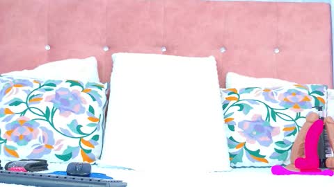 Allicia online show from November 18, 2025, 7:18 pm