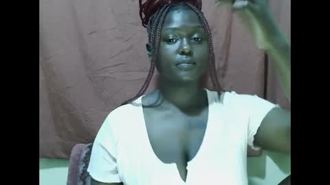 Snapshot of allie_quin chatting on October 17, 2025, 11:51 pm Allie online show from October 17, 2025, 11:51 pm