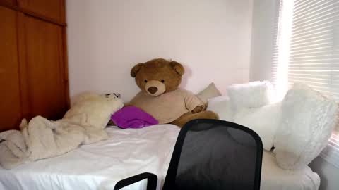 Allie  online show from December 28, 2024, 9:40 pm