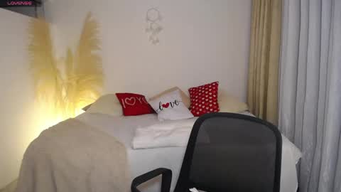 Allie  online show from April 21, 2026, 6:12 pm