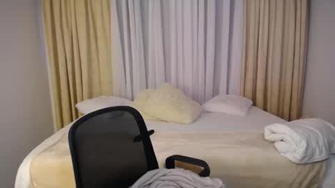 Snapshot of allierose_ chatting on May 22, 2026, 2:22 pm Allie online show from May 22, 2026, 2:22 pm