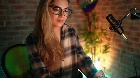 Allie online show from December 24, 2024, 5:38 am