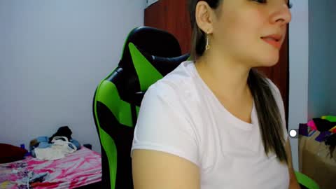 Snapshot of allison_baby_2416 chatting on January 20, 2025, 4:10 am Alisson online show from January 20, 2025, 4:10 am