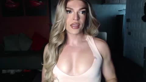 Snapshot of allisonfit chatting on July 2, 2026, 11:38 am Allison Victoria online show from July 2, 2026, 11:38 am